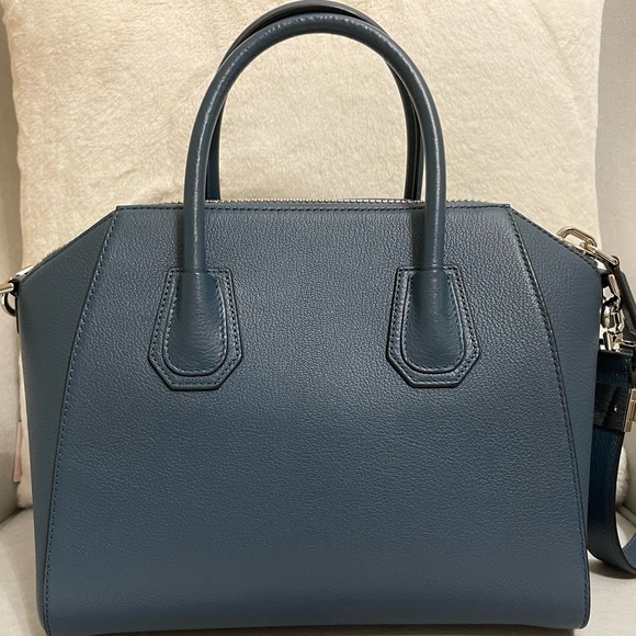 Givenchy Small Antigona Bag - Authentic - Picture 3 of 9